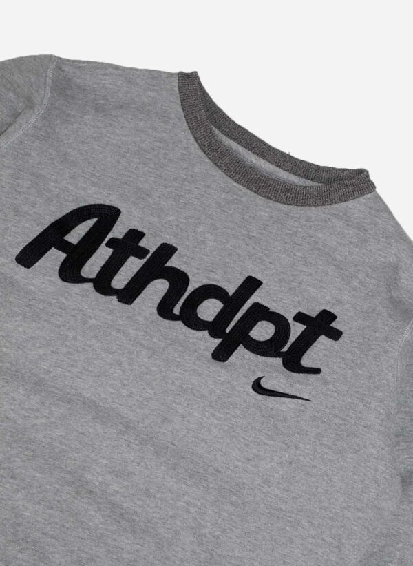 NIKE ATHL. DEP. SWEATER GRAU – Bild 2