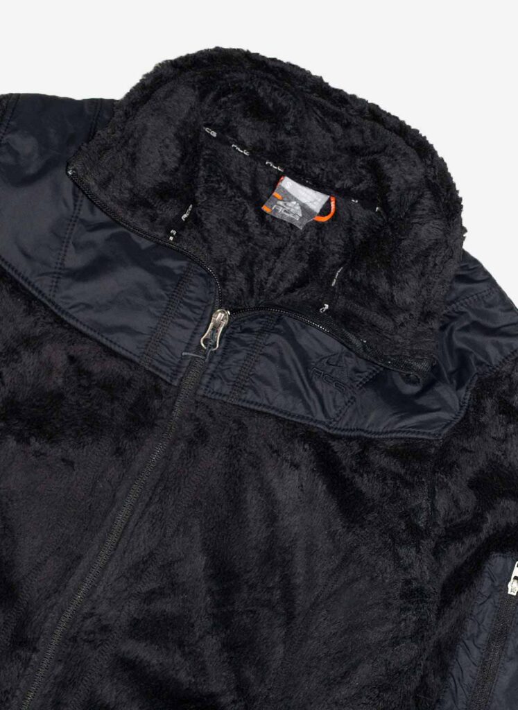 VINTAGE NIKE ACG WOMEN'S TEDDYJACKE SCHWARZ