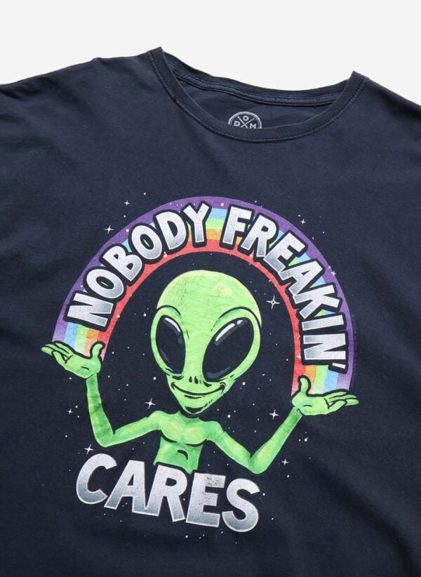 Graphic T-Shirt "Nobody Freakin' Cares"